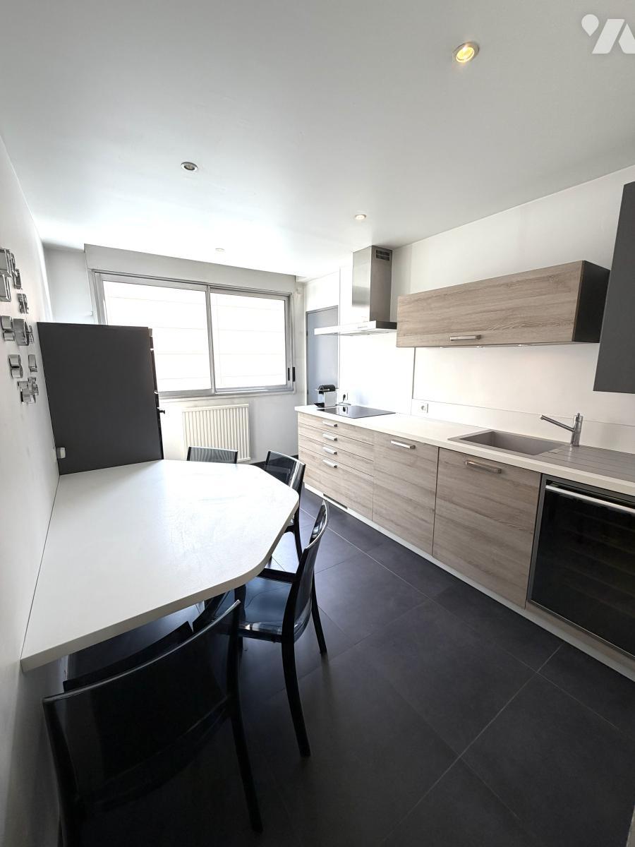 Appartement 4 pièces 105 m² · à Saint-Étienne · 104,7 m² · 150 000 €