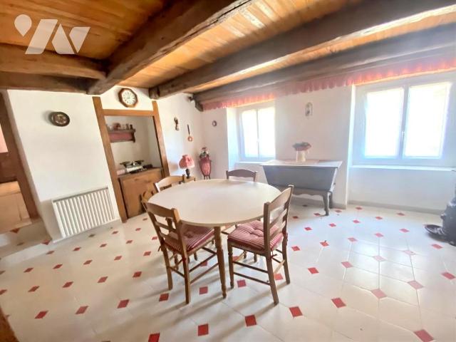 Maison 4 pièces 142 m² · à Doizieux · 141,8 m² · 150 000 €