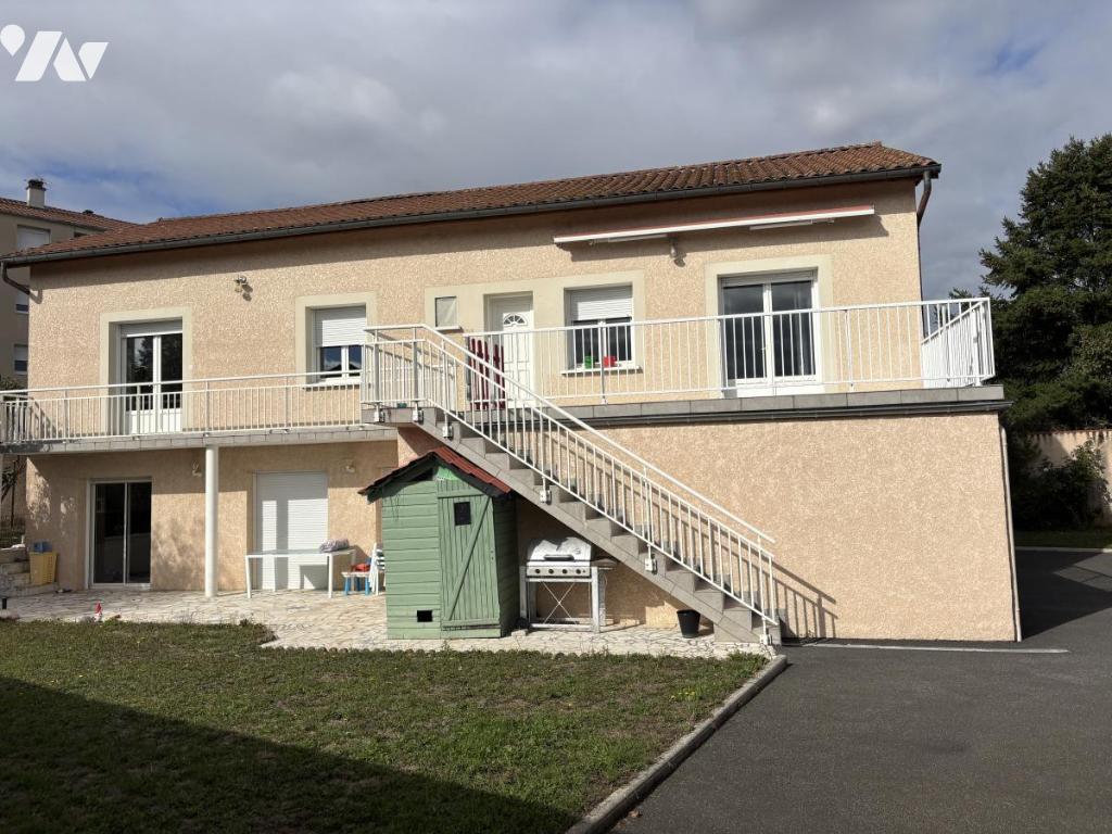 Maison 8 pièces 235 m² · à Bas-en-Basset · 235 m² · 347 400 €