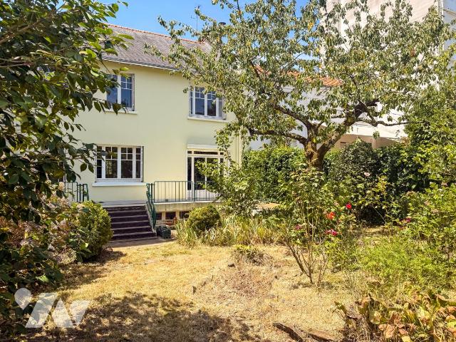 Maison 6 pièces 217 m² · à Nantes · 217 m² · 810 000 €