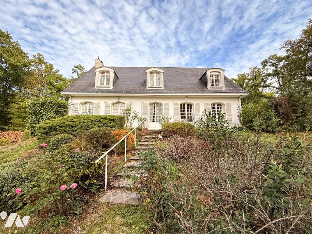 Maison 8 pièces 198 m² · à Carquefou · 198 m² · 481 000 €
