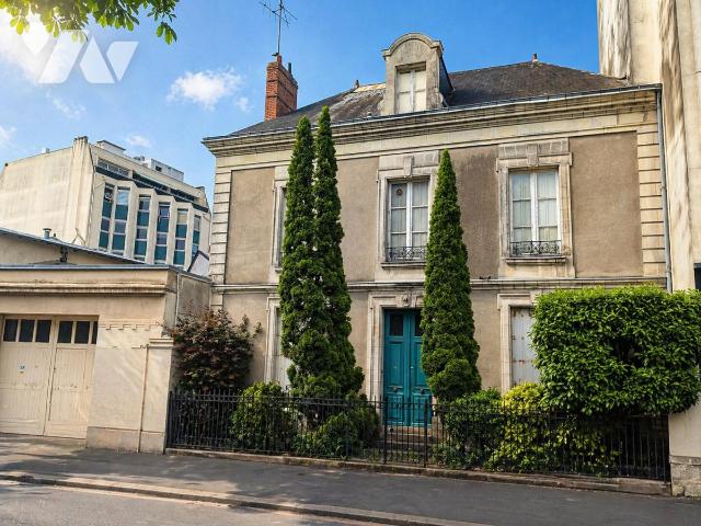Maison 9 pièces 242 m² · à Nantes · 241,7 m² · 950 000 €
