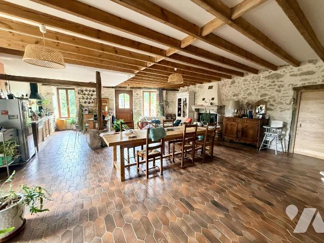Maison 9 pièces 375 m² · à Cugand · 375 m² · 450 000 €