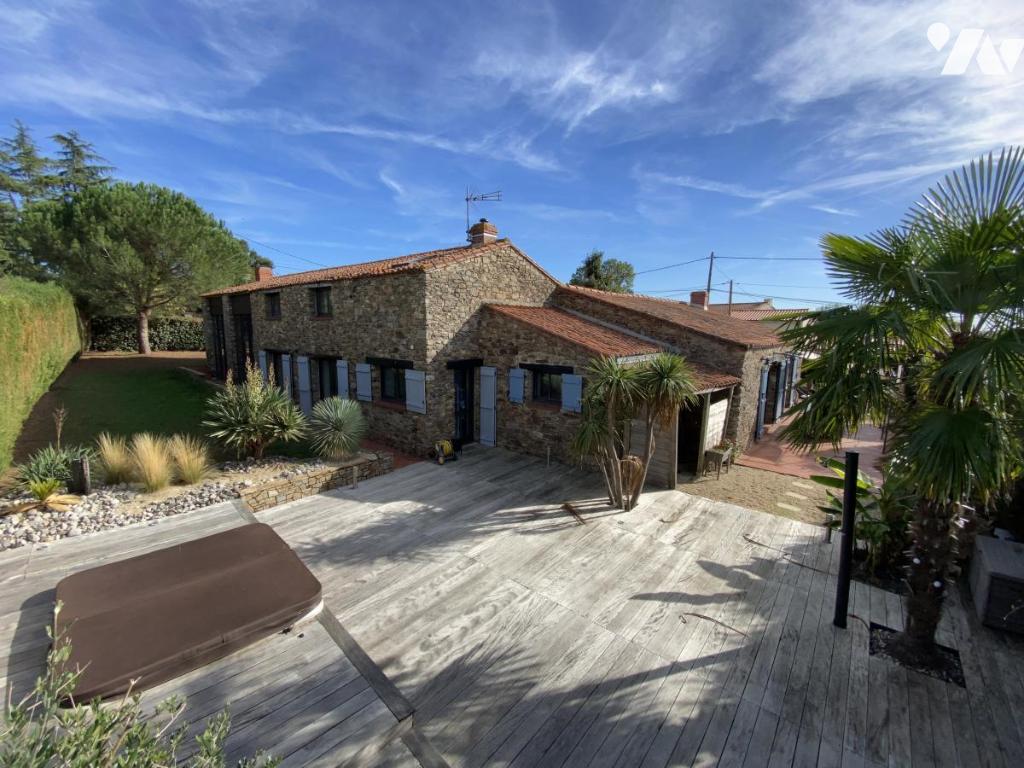 Maison 243 m² · au Landreau · 243 m² · 670 000 €