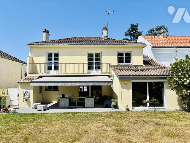 Vente - Maison / villa - ST SEBASTIEN SUR LOIRE - 207 m² - 8 pièces - 44034-1666