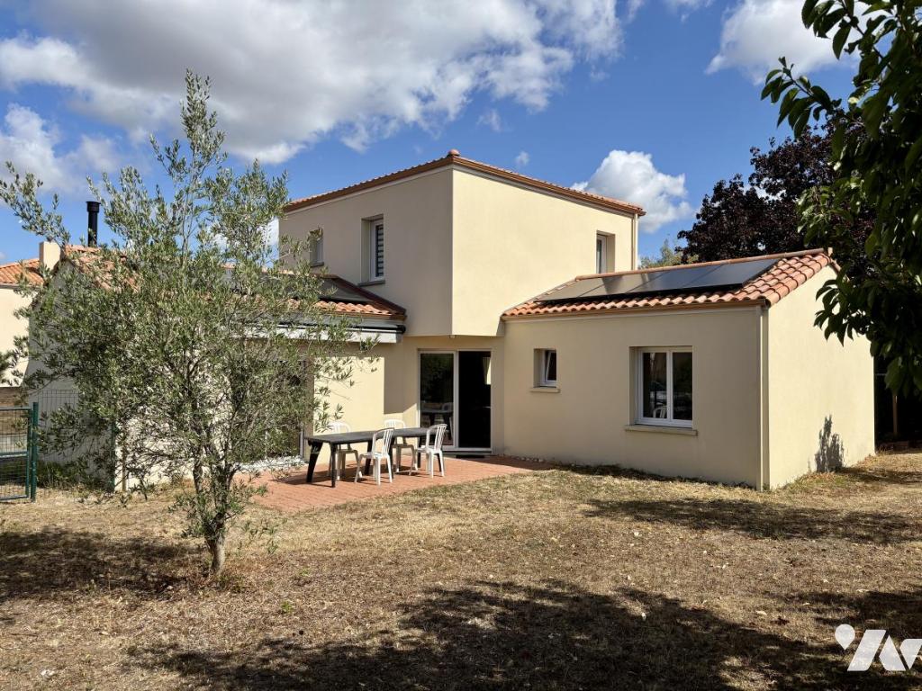 Maison 6 pièces 125 m² · à Divatte-sur-Loire · 124,6 m² · 360 000 €