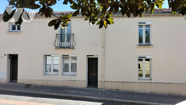Maison 7 pièces 300 m² · à Vieillevigne · 300 m² · 192 000 €
