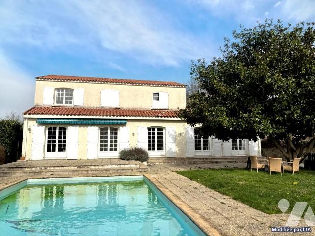 Maison 9 pièces 230 m² · à Saint-Julien-de-Concelles · 230 m² · 465 000 €