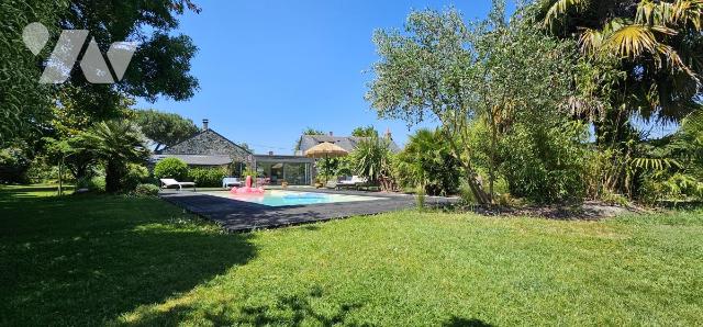 Maison 9 pièces 213 m² · à Les Touches · 212,6 m² · 630 000 €