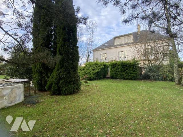 Maison 330m² — Plessé