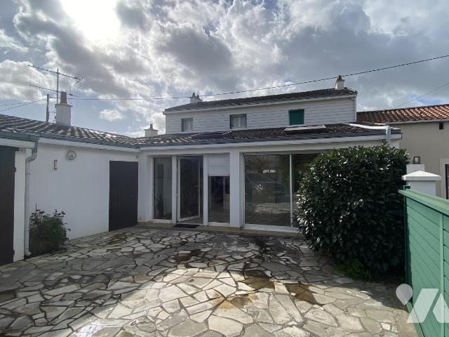 Maison 5 pièces 134 m² · à Couëron · 133,6 m² · 260 000 €