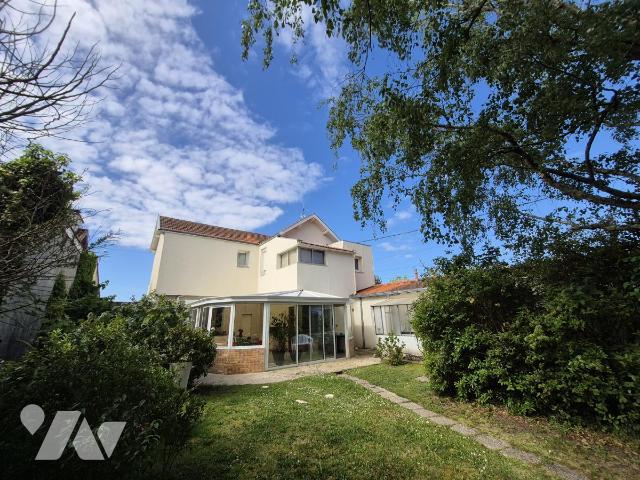 Maison 8 pièces 186 m² · à Saint-Sébastien-sur-Loire · 186 m² · 460 000 €