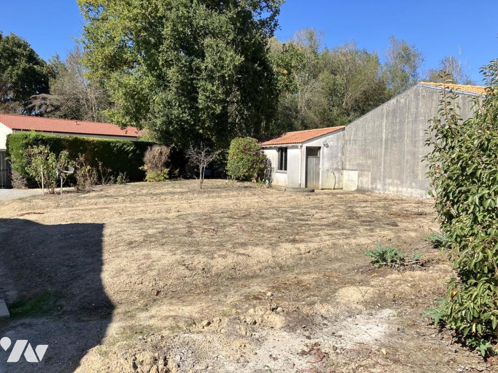 Terrain 718 m² · à Sainte-Pazanne · 718 m² · 140 000 €