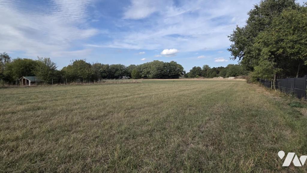 Terrain 1827 m² · à Fay-aux-Loges · 1 827 m² · 75 000 €
