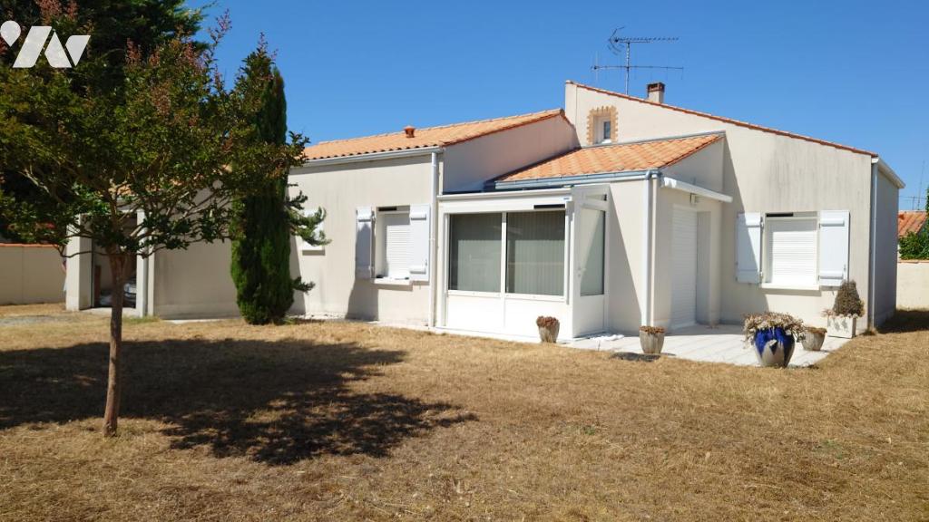 Maison 3 pièces 96 m² · à Yves · 96 m² · 285 000 €