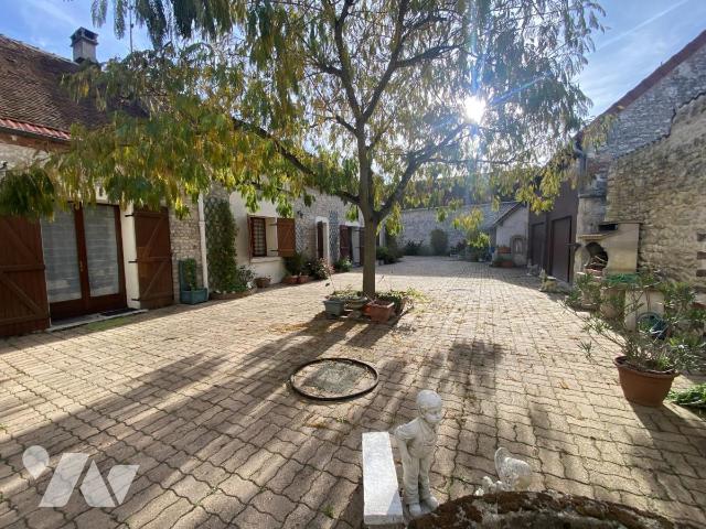 Maison 7 pièces 225 m² · à Beaune-la-Rolande · 225 m² · 200 000 €