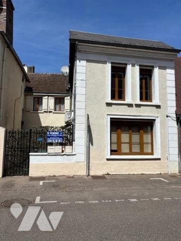 Immeuble 295 m² · à Château-Renard · 295 m² · 200 000 €