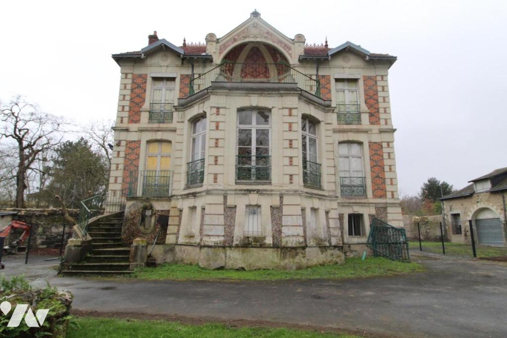 Maison 9 pièces 250 m² · à Angers · 250 m² · 649 038 €