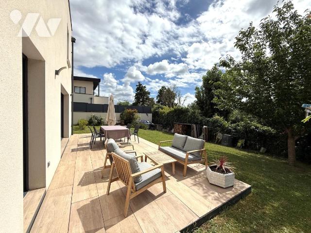 Maison 6 pièces 137 m² · à Mûrs-Erigné · 136,9 m² · 450 000 €
