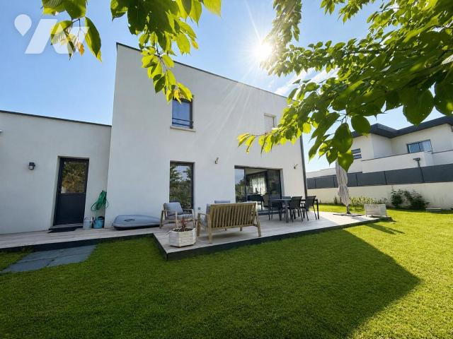 Maison 6 pièces 137 m² · à Angers · 136,9 m² · 450 000 €
