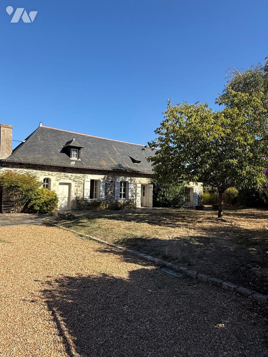 Maison 9 pièces 238 m² · à Saint-Barthélemy-d'Anjou · 238 m² · 802 000 €