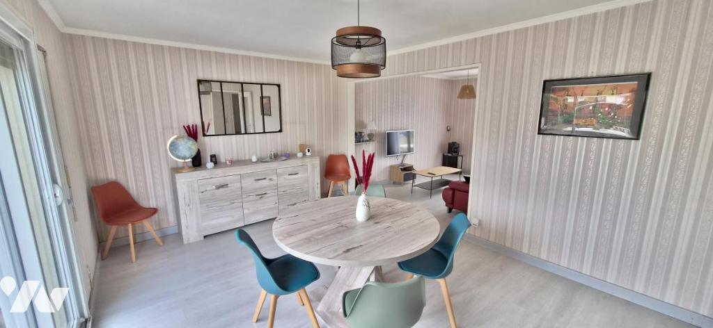 Maison 5 pièces 95 m² · à Écouflant · 95 m² · 220 000 €