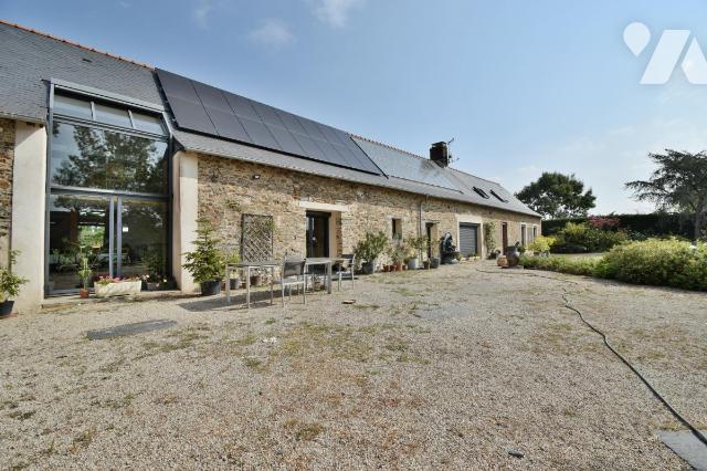 Maison 8 pièces 257 m² · à Vallons-de-l'Erdre · 256,6 m² · 500 000 €