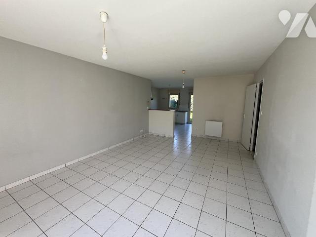 Maison 3 pièces 70 m² · à Bécon-les-Granits · 69,6 m² · 190 000 €