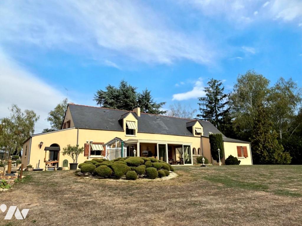 Maison 8 pièces 200 m² · à Longuenée-en-Anjou · 200 m² · 435 000 €
