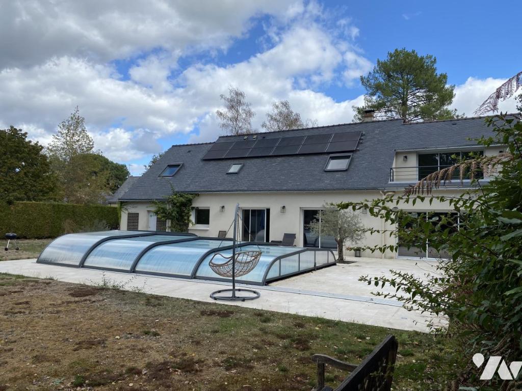 Maison 7 pièces 239 m² · à Rives-du-Loir-en-Anjou · 239 m² · 575 000 €