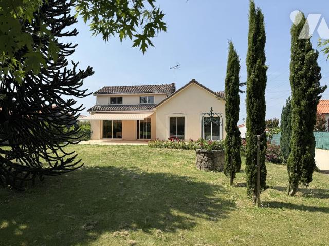 Maison 9 pièces 192 m² · à Cholet · 192 m² · 340 000 €