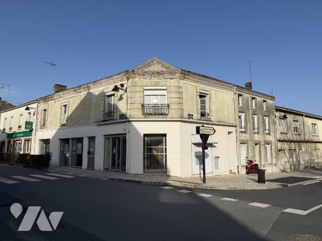 Immeuble 250 m² · au May-sur-Èvre · 250 m² · 80 000 €