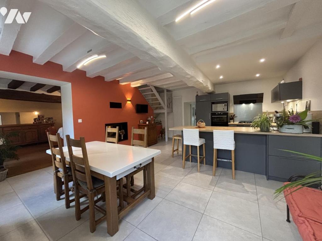Maison 5 pièces 138 m² · à Saint-Germain-des-Prés · 138 m² · 270 000 €