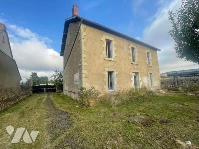 Maison 6 pièces 187 m² · à Saint-Varent · 187 m² · 192 000 €