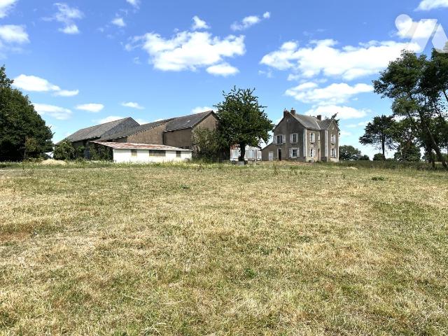 Maison 8 pièces 165 m² · à Segré-en-Anjou Bleu · 165 m² · 170 000 €