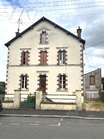 Maison 7 pièces 93 m² · à Segré-en-Anjou Bleu · 93 m² · 140 000 €