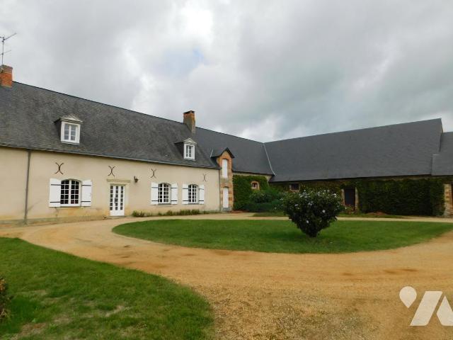 Maison 10 pièces 281 m² · à Morannes sur Sarthe-Daumeray · 281 m² · 525 000 €