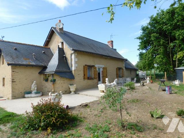 Maison 7 pièces 165 m² · à Hauts-d'Anjou · 165 m² · 230 000 €
