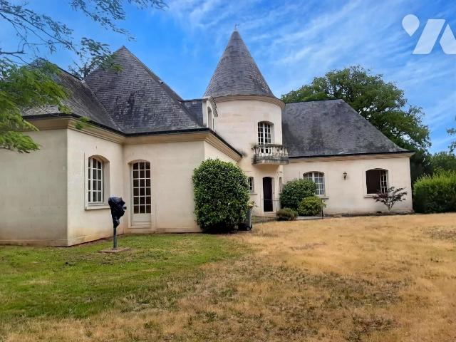 Maison 8 pièces 410 m² · à Les Hauts-d'Anjou · 410 m² · 560 000 €