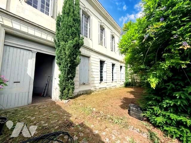 Maison 10 pièces 334 m² · à Saumur · 334 m² · 400 000 €