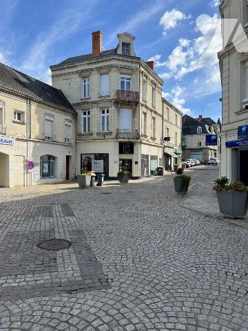 Immeuble 250 m² · à Longué-Jumelles · 250 m² · 280 000 €