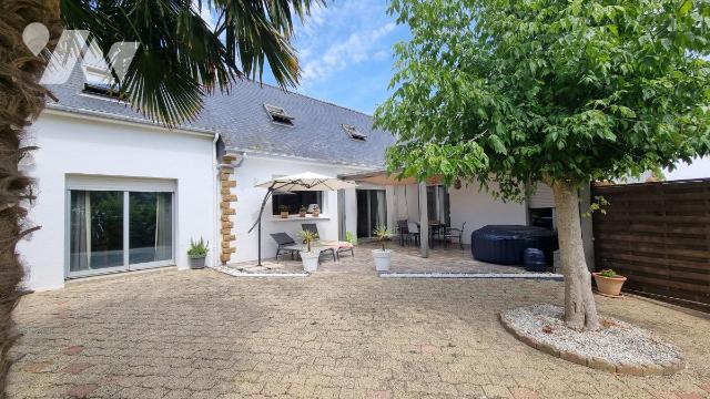 Maison 8 pièces 207 m² · à Saint-Sauveur-Villages · 207 m² · 310 000 €