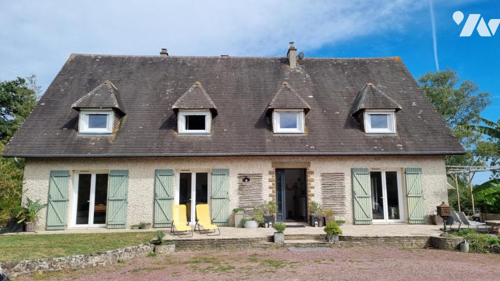Maison 6 pièces 230 m² · à Carantilly · 230 m² · 299 000 €