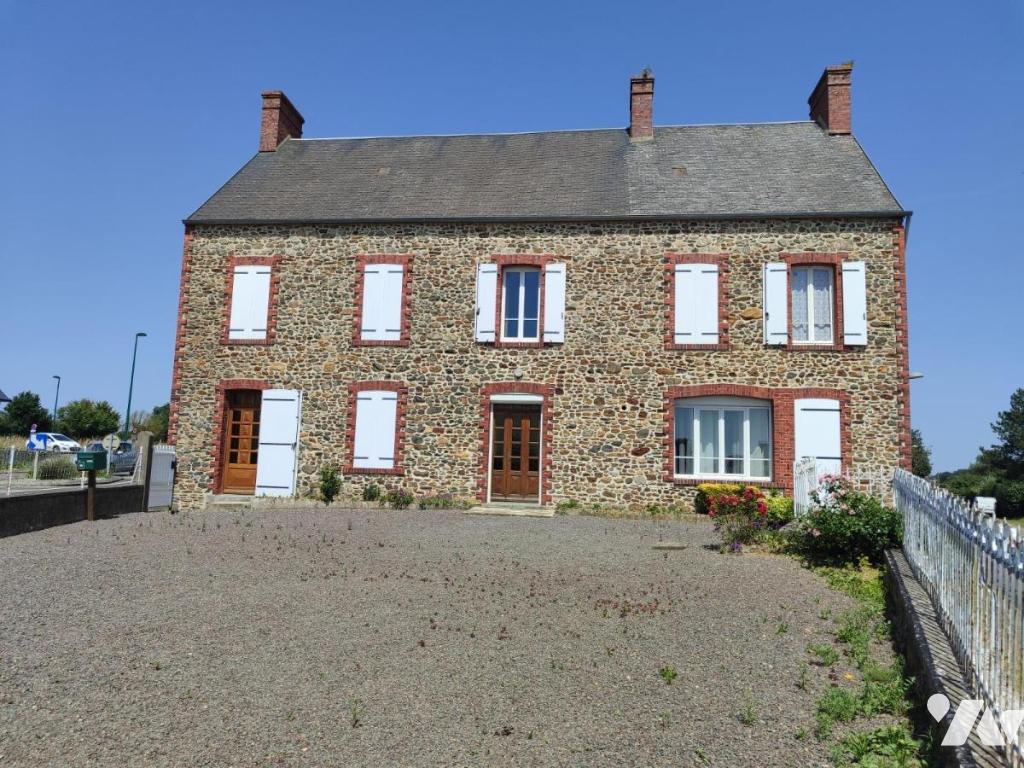 Maison 10 pièces 108 m² · à Tourville-sur-Sienne · 108 m² · 182 000 €