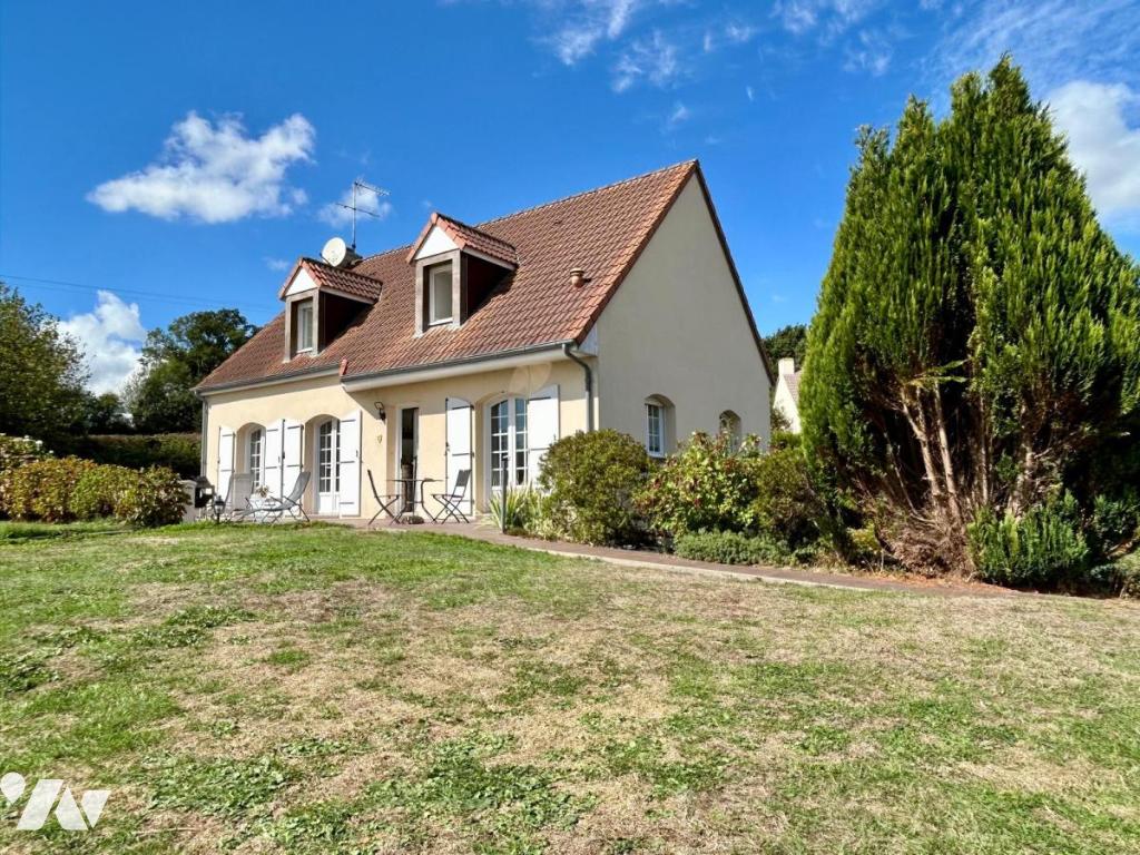 Maison 122 m² · à Montsenelle · 121,9 m² · 270 000 €