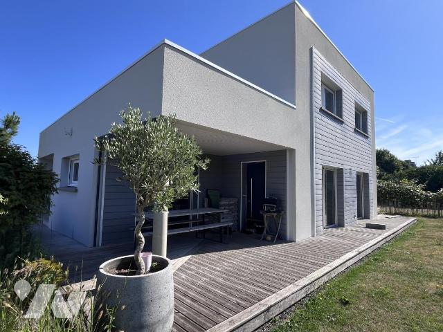 Maison 6 pièces 141 m² · à Tourville-sur-Sienne · 141 m² · 367 500 €
