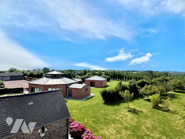 Maison 618m² — Surtainville