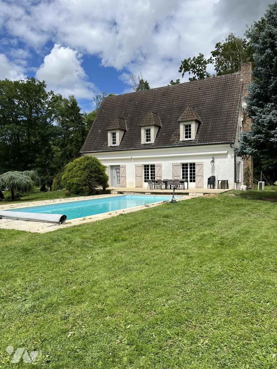 Maison 8 pièces 204 m² · à Vézilly · 204 m² · 441 000 €