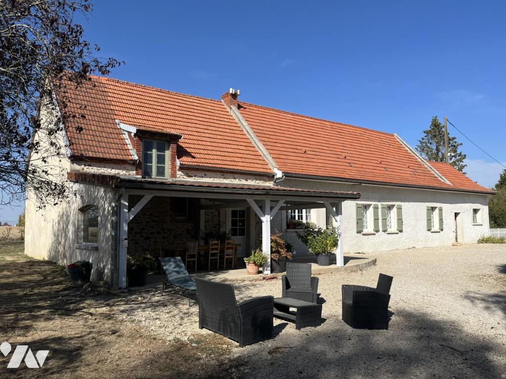 Maison 270 m² · au Thoult-Trosnay · 270 m² · 498 000 €