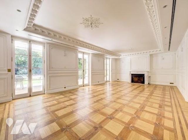 Maison 8 pièces 731 m² · à Neuilly-sur-Seine · 731 m² · 17 500 000 €